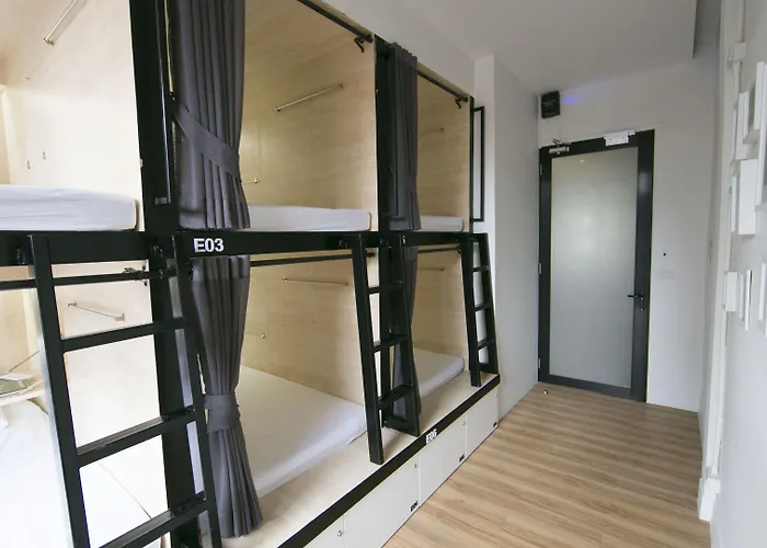 Hostel Lamurr Sukhumvit 41 *