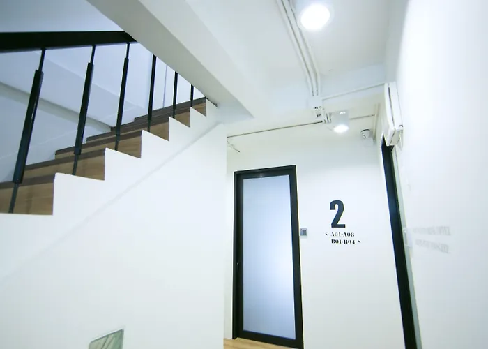 Lamurr Sukhumvit 41 Hostel *