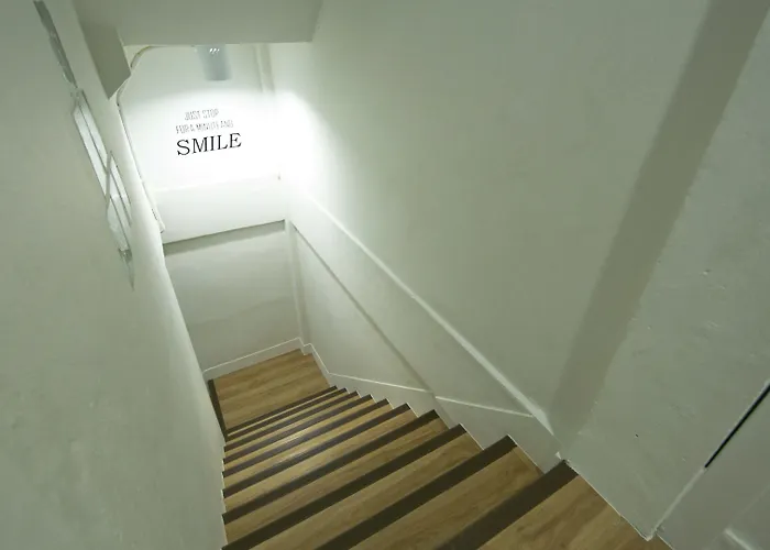Lamurr Sukhumvit 41 Hostel *