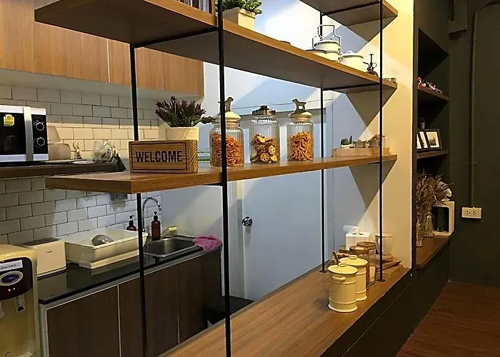 Lamurr Sukhumvit 41 Hostel