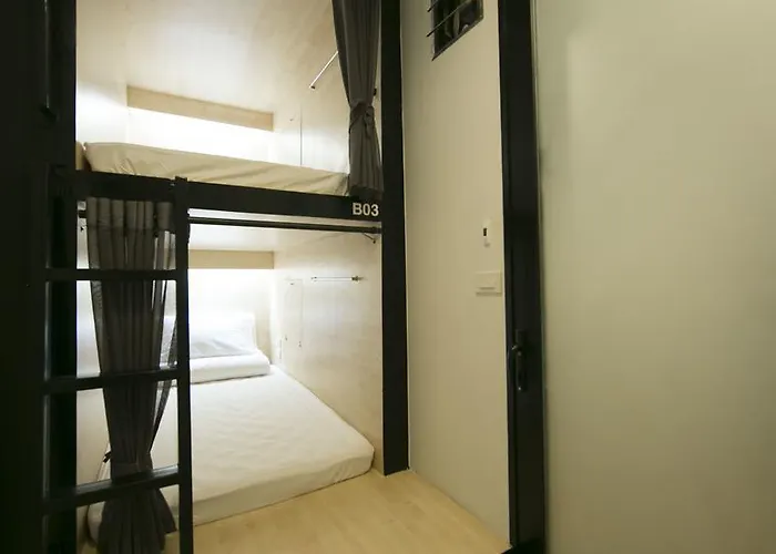 Lamurr Sukhumvit 41 Hostel *